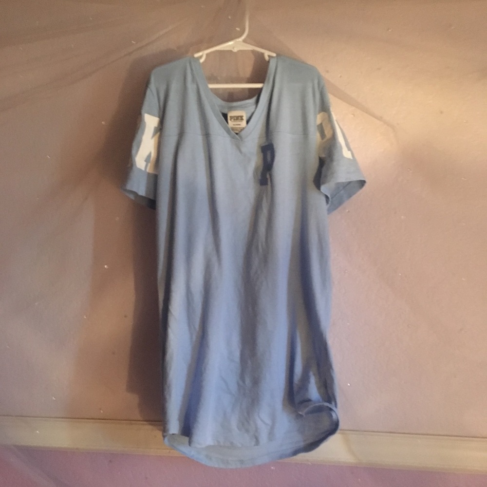 VS pink t shirt